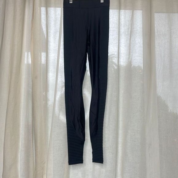 Fabletics ULTRA HIGH-WAISTED MOTION SHINE LEGGING | XXS/0-2 - Picture 1 of 8